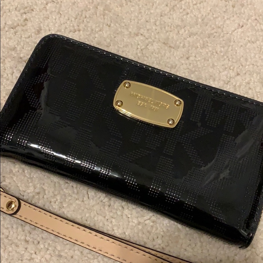 Michael Kors Wallet - Picture 2 of 5